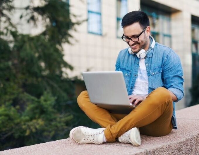 Free full blogging course for beginners