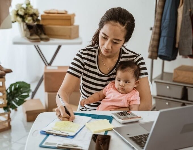 Best side hustles for single moms with no qualifications